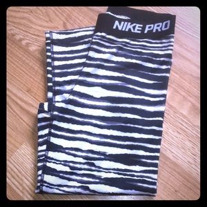 Nike pro dry fit small crop leggings